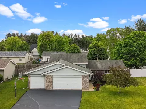 View/Area - 524 Merilot Dr, Roscoe, IL 61073 photo 2 of 6