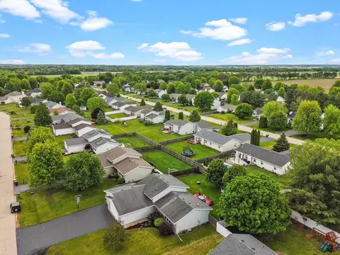 View/Area - 524 Merilot Dr, Roscoe, IL 61073 photo 4 of 6