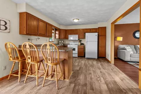 Kitchen - 524 Merilot Dr, Roscoe, IL 61073 photo 1 of 2