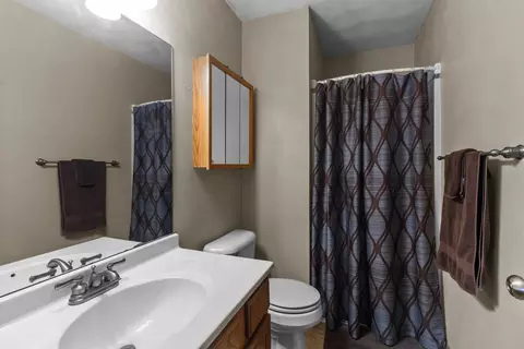 Bath - 524 Merilot Dr, Roscoe, IL 61073 photo 1 of 2