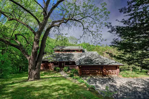 5 Boulder Ln, Galena, IL 61036