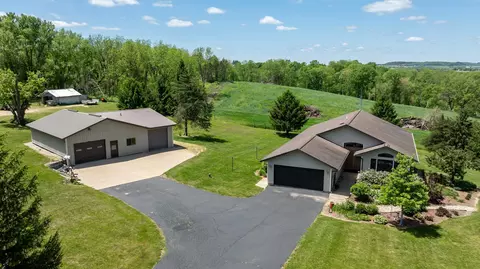 3212 S Apple River Rd, Elizabeth, IL 61028