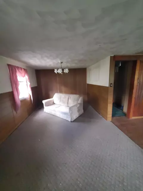 114 Elm, Mcconnell, IL 61050 photo 4