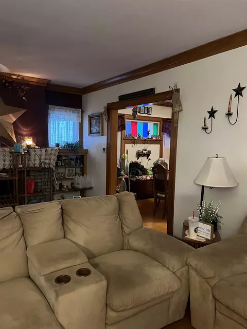 316 E Jefferson St, Freeport, IL 61032 photo 4