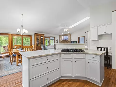 Kitchen - 1403 Pier Dr, Lake Summerset, IL 61019 photo 3 of 5
