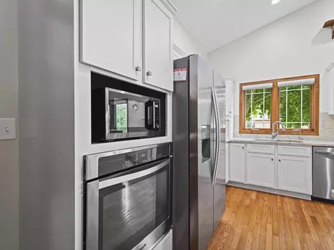 Kitchen - 1403 Pier Dr, Lake Summerset, IL 61019 photo 4 of 5