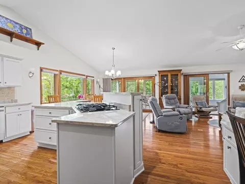 Kitchen - 1403 Pier Dr, Lake Summerset, IL 61019 photo 5 of 5