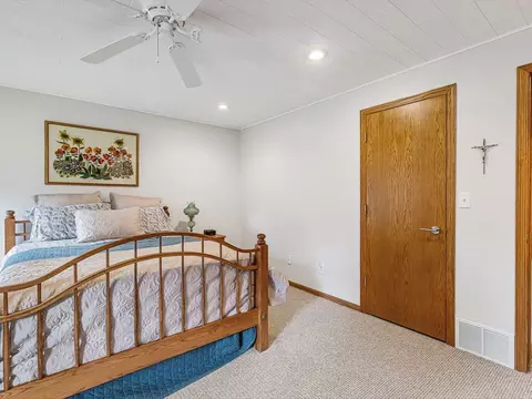 Bedroom - 1403 Pier Dr, Lake Summerset, IL 61019 photo 1 of 8