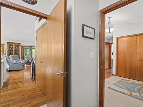 Entry Way - 1403 Pier Dr, Lake Summerset, IL 61019 photo 2 of 4