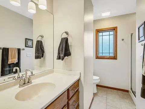 Bath - 1403 Pier Dr, Lake Summerset, IL 61019 photo 3 of 7