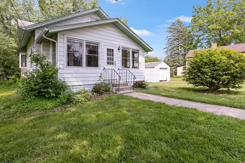 309 W State St, Cherry Valley, IL 61016 photo 2