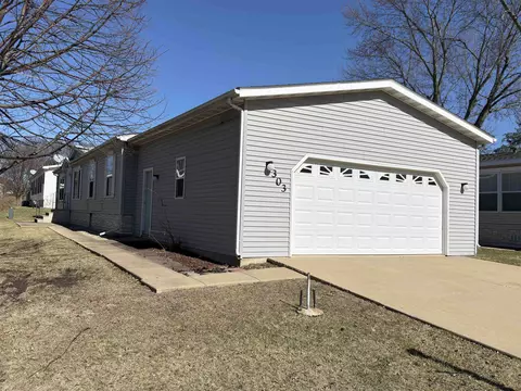 303 Elder Ln, Belvidere, IL 61008