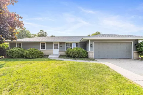 7960 Moana Ct, Rockford, IL 61107