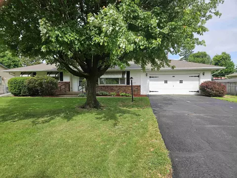 8411 Bobolink Dr, Machesney Park, IL 61115