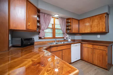 Kitchen - 5223 Glen Dr, Roscoe, IL 61073 photo 1 of 2