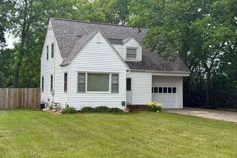 5223 Glen Dr, Roscoe, IL 61073