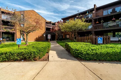 2929 Sunnyside D367, Rockford, IL 61114