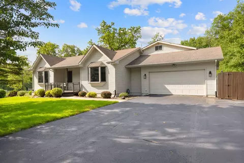 731 Parker Woods Dr, Rockford, IL 61102