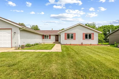 9650 Edgefield Rd, Roscoe, IL 61073 photo 3