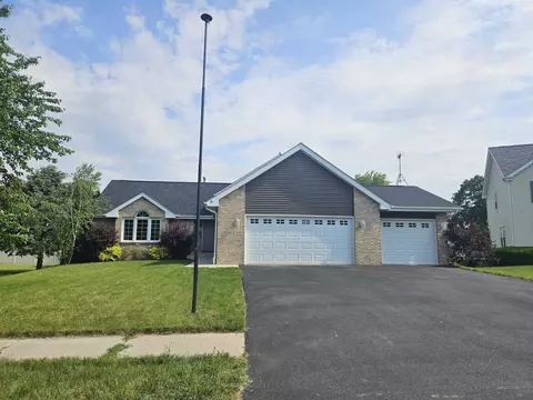 413 Shelden Dr, Winnebago, IL 61088