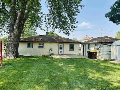 725 Empire, Freeport, IL 61032 photo 2