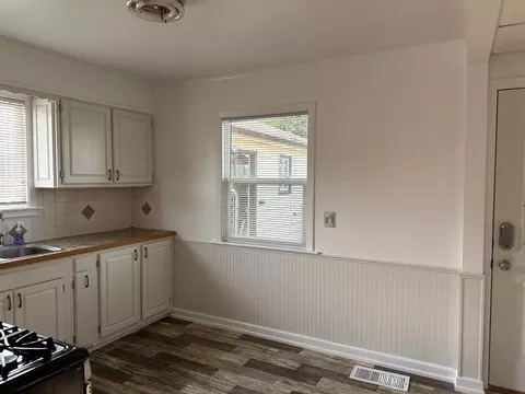 725 Empire, Freeport, IL 61032 photo 8