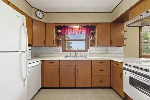 852 W Fairgrounds Rd, Freeport, IL 61032 photo 8