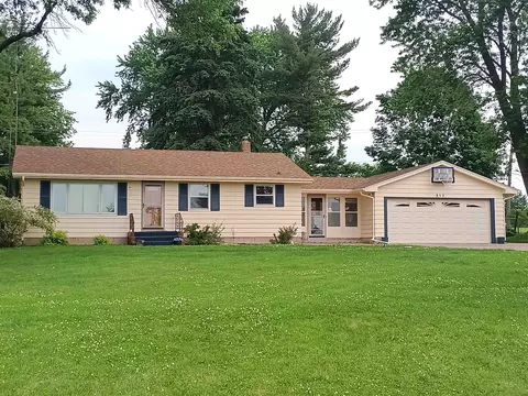 852 W Fairgrounds Rd, Freeport, IL 61032