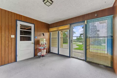 852 W Fairgrounds Rd, Freeport, IL 61032 photo 4