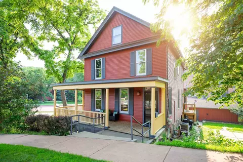 613 S Bench St, Galena, IL 61036