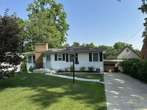 1632 W Harrison St, Freeport, IL 61032