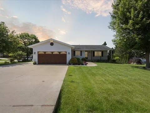 435 Cedar Crest Dr, Cedarville, IL 61013