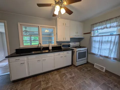 138 E River Rd, Rockton, IL 61072 photo 4