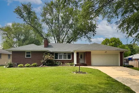 938 Bluecrest Dr, Rockford, IL 61107