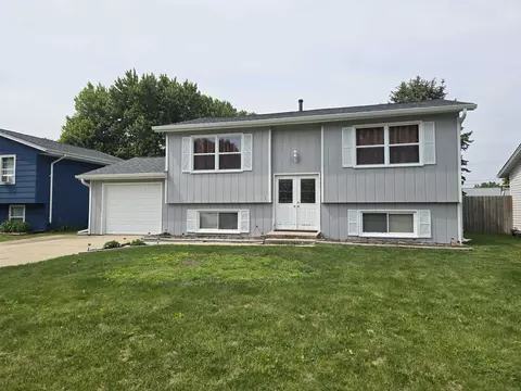 122 Wilshire Blvd, Machesney Park, IL 61115
