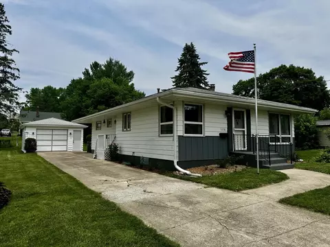 1118 Harrison St, Freeport, IL 61032