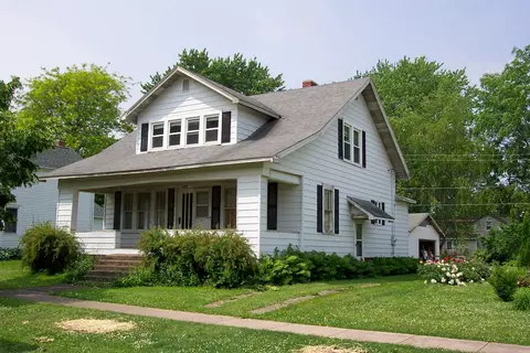 106 Third Ave, Forreston, IL 61030