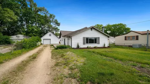 614 Kennon Rd, Rockford, IL 61109