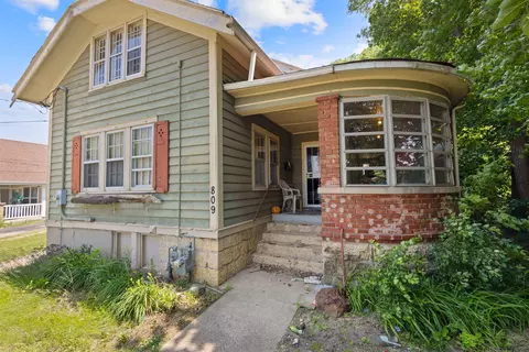 809 N Winnebago St, Rockford, IL 61103