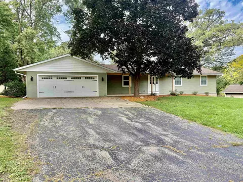 12 Old Corduroy Cir, Lena, IL 61048