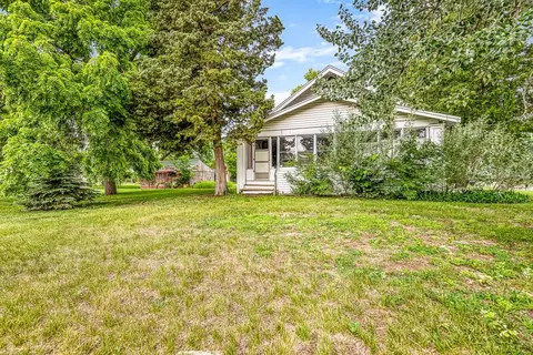 855 Wood Ave, Machesney Park, IL 61115