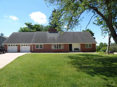 106 S Main St, Elizabeth, IL 61028