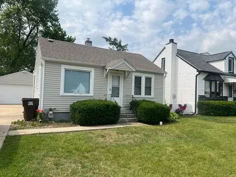 725 Kingsley Dr, Machesney Park, IL 61115