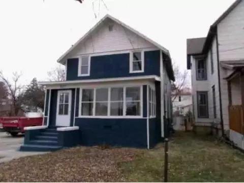 1027 S Chicago Ave, Freeport, IL 61032