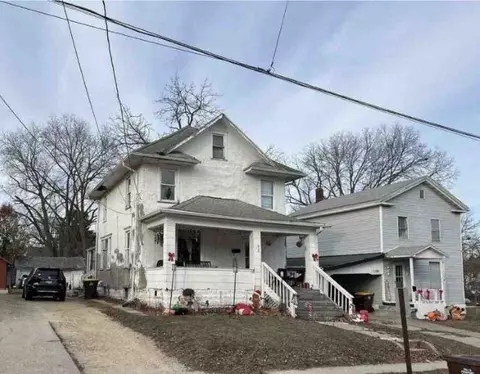 1108 S Chicago Ave, Freeport, IL 61032