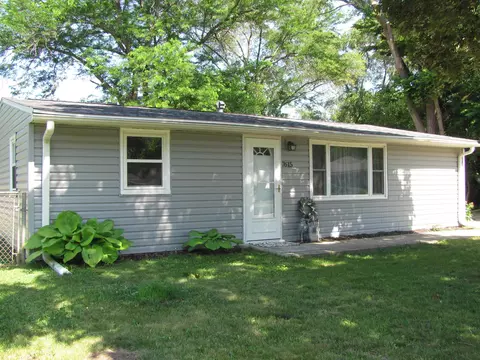 7615 Cadet Rd, Machesney Park, IL 61115