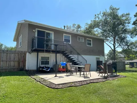 Exterior - 2140 Bedford, Freeport, IL 61032 photo 6 of 8
