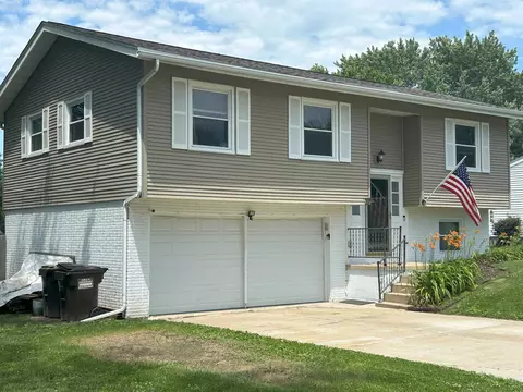 Exterior - 2140 Bedford, Freeport, IL 61032 photo 7 of 8