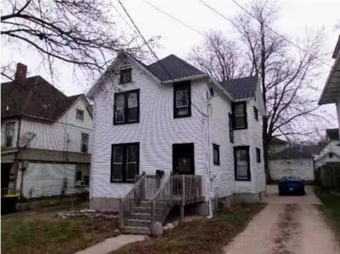 1113 S Chicago Ave, Freeport, IL 61032