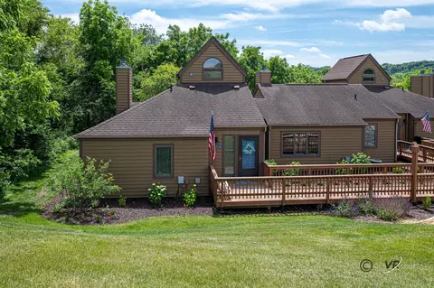 30 Farmstead Dr, Galena, IL 61036